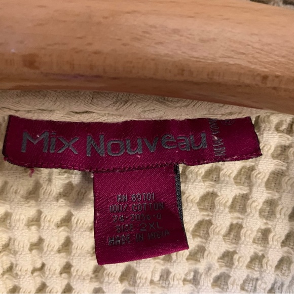 Stylish Cream Snap Closure Cardigan by Mix Nouveau. Fits like L/XL. - Picture 5 of 10